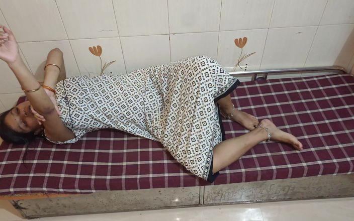 Aalox: Desi fratellastro ha scopato la sorellastra sul motivo del massaggio