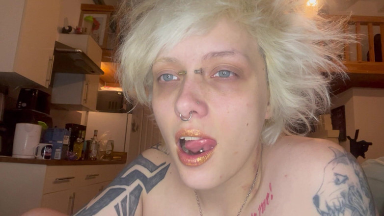 Glitterqueen1999: Fetiș cu ruj cu fată gotică care fumează o țigară