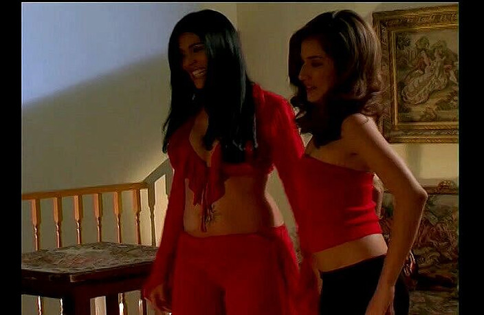 Outdoor pervs: Přespání se promění v erotickou lesbickou trojku