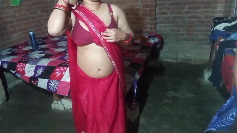 Manjushukla: Laal Sari Me Bhabhi Ji kelihatan sangat panas dan seksi.