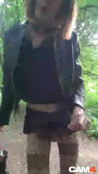 Fantasme De Pute. Cam4 En Foret De Brunoy Cumslut En Recherche D'offrandes De Sperme En Public Vanessabitchx