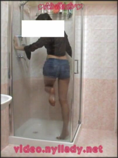 Nyllady: В душе в колготках