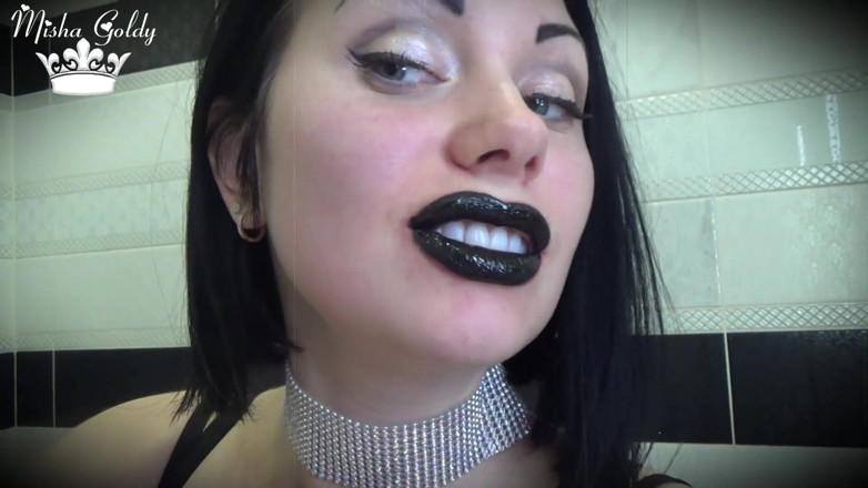 Goddess Misha Goldy: 有光泽的黑色嘴唇