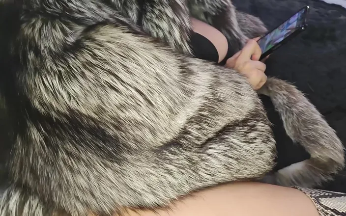 Princess18_: Horny Kinky Guy Behind of Fur Goddess
