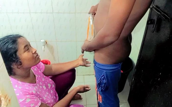 Riyamoni: Aku lagi mandi bareng pacarku. Berbeda dengan berhubungan seks di...