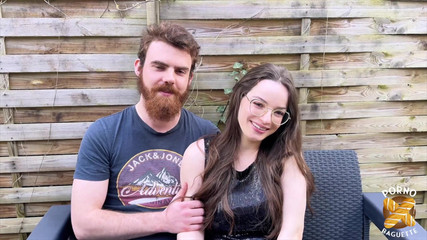 Porno Baguette: Katerina, ateşli esmer, dörtlü seks seviyor