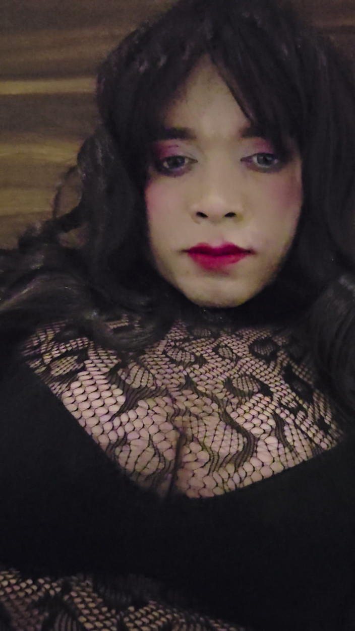 Adaa: Adaa lagi asik masturbasi dan mainin memeknya