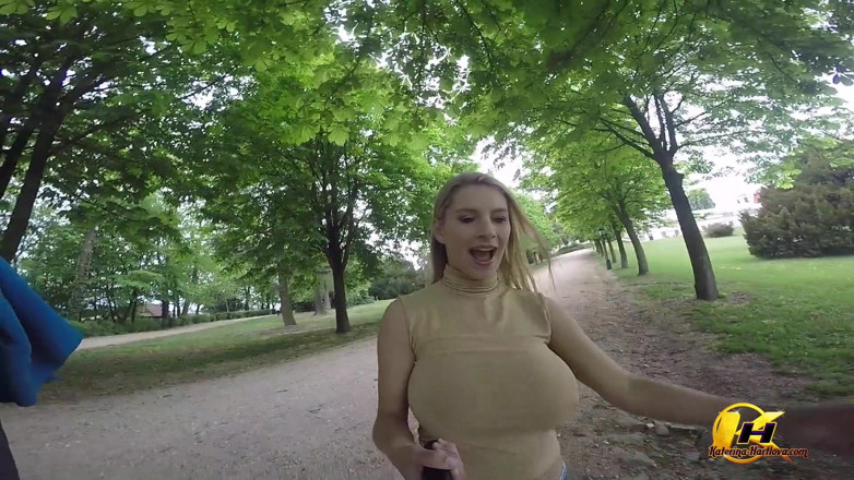 Katerina Hartlova: Nackt hüpfende möpse und intervie