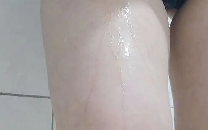 Erotic college: Sweet orange on my hot legs