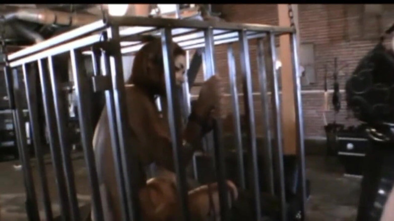 Genuine XXX: Dominatrix em dia ocupado treinando lindas escravas palmadas amarrando e...