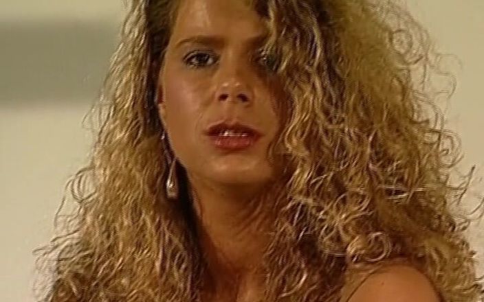 German's MILF: Deutsche MILF mit perfektem körper zeigt ihre titten