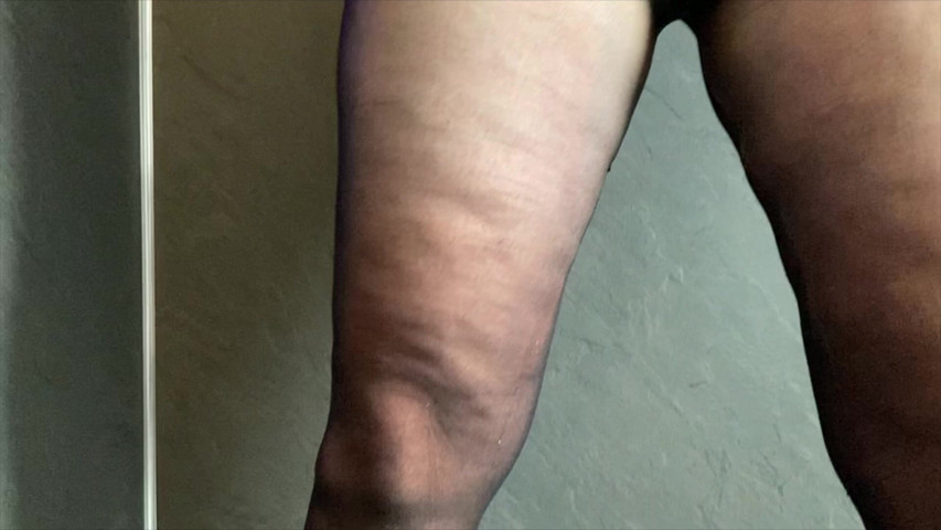 Mrs Mature Feet in in her Pantyhose (Mrs Mature Feet)