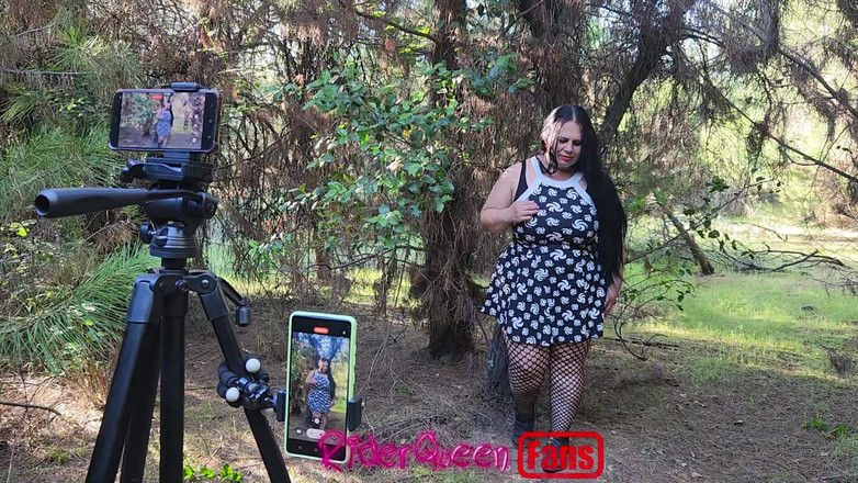 Riderqueen BBW Step Mom Latina Ebony: Riderqueen Sám venku
