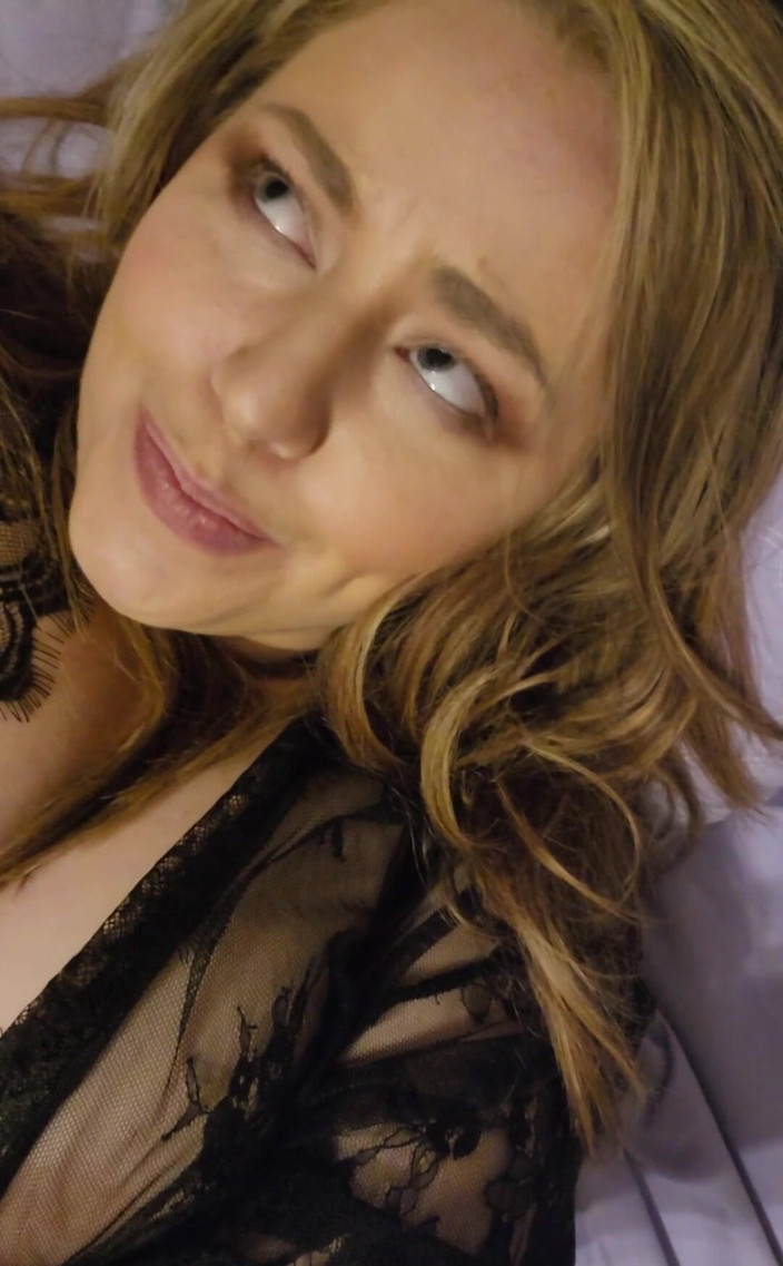 KinkyKatie: 我有最淫荡的热辣妻子幻想！