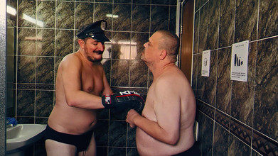 Punchbagplz: जॉबर का बदला - अब वह एक पुलिस वाला है