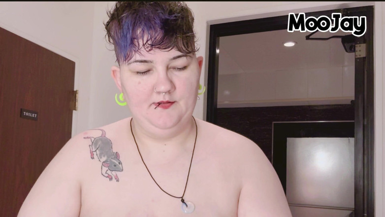 Moo Jay: Showering to Rinse of Hair Dye While I Chat to...