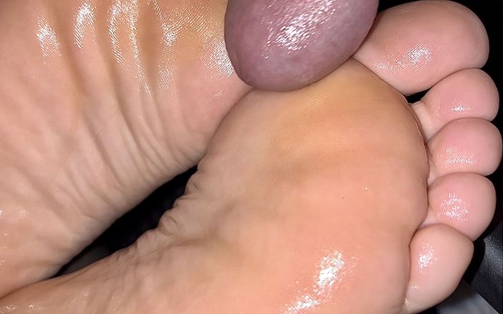 Zsaklin&#039;s Hand and Footjobs: Bardzo ładne naoliwione podeszwy i palce u stóp