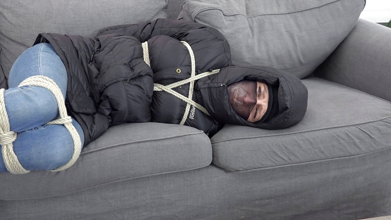 Restricting Ropes: Violet Haze - 人妖的束缚