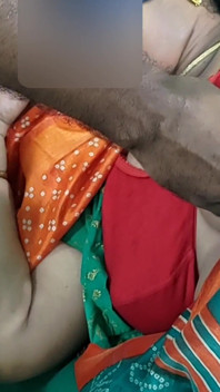 Step Sister and I Were Relaxing on the Bed When He Was Shocked to Think That I Suddenly Wanted to Have Sex with Him.