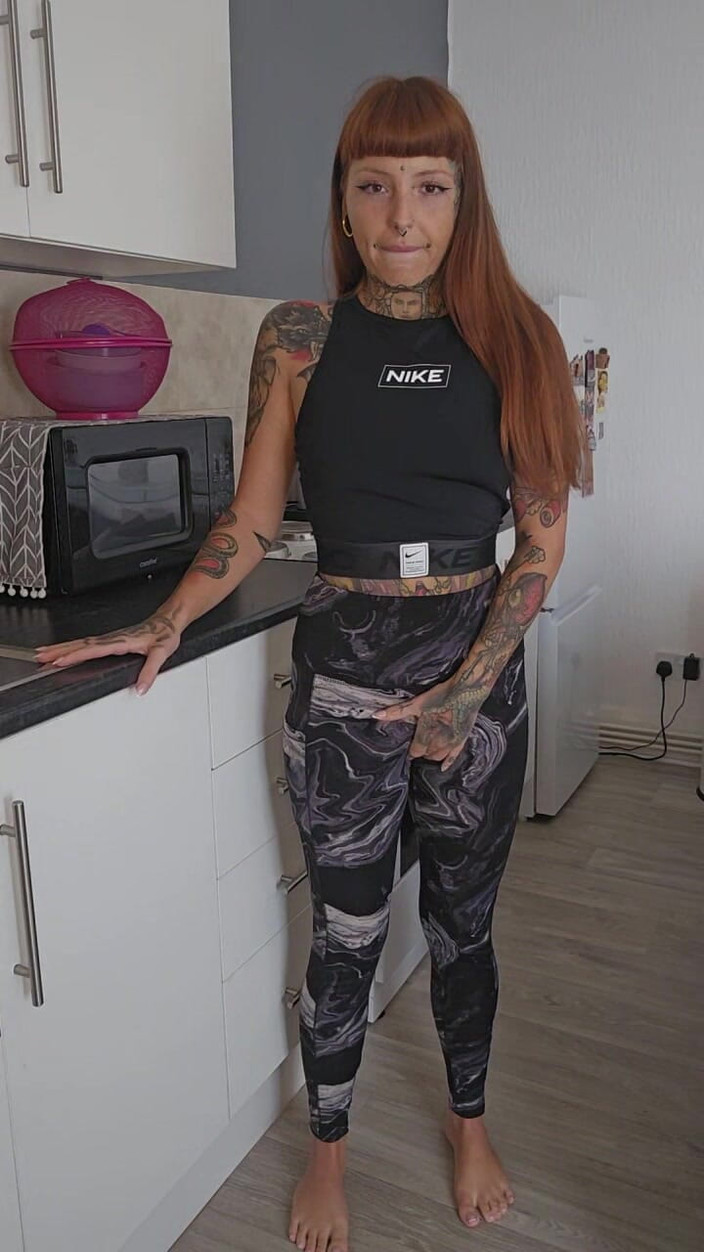 Yourfavecumslut: 내 체육관 레깅스에 오줌 절망