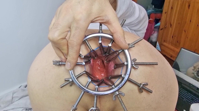 Giantasshole: Neem een diepe duik in mijn gespreide kontgaatje