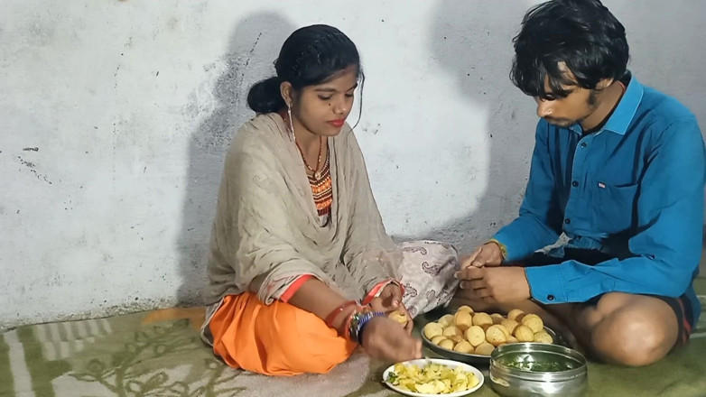 Vija: Я наслаждалась поеданием Pani Puri, и после этого я трахнул ее