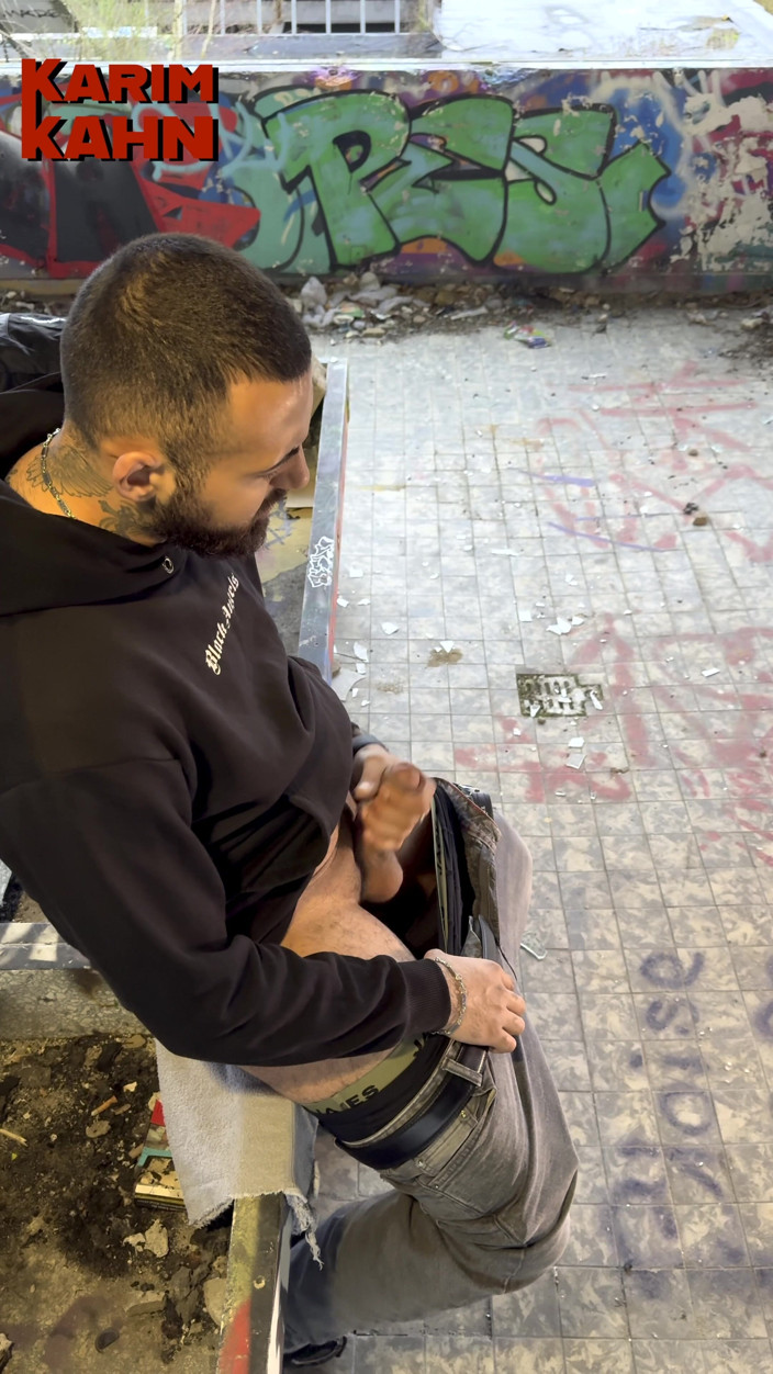 Karim Kahn: Nech mě se udělat do tvých úst, ty malý hajzle