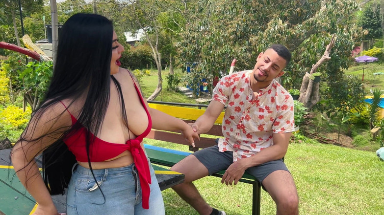 Anotonella-jones: Il mio vicino mi seduce quando mio marito non è in...