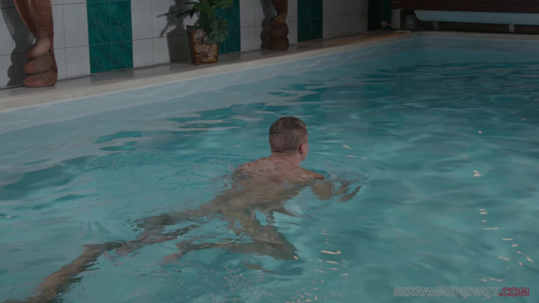 Czech Pornzone: Prázdninová čtyřka - Mea Melone X Licky Lex