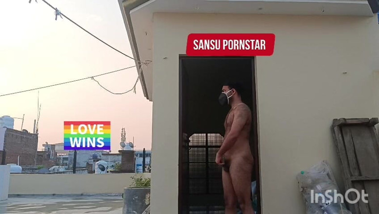 Sansuindia: Indický herec nahý venku