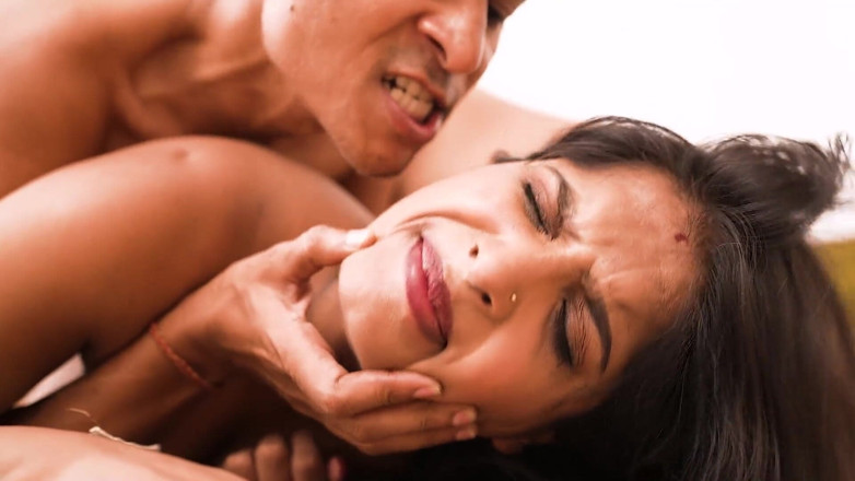 RIABHABI: 두 아내를 함께 따먹는 섹시한 잘생긴 남편, 쓰리섬 하드코어 섹스 이야기