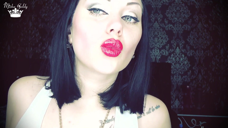 Goddess Misha Goldy: Mina röda kyssar får dig att komma i mitt ansikte...
