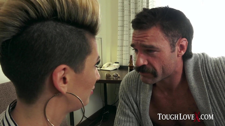ToughLoveX: Della Dane odwiedza doktora Karla