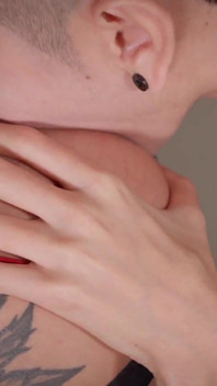 Préservatif interracial torride à cru ! Magic C, la jumelle asiatique mince, détruit le cul affamé de pitufo Trujillo, beau-père latino tatoué !