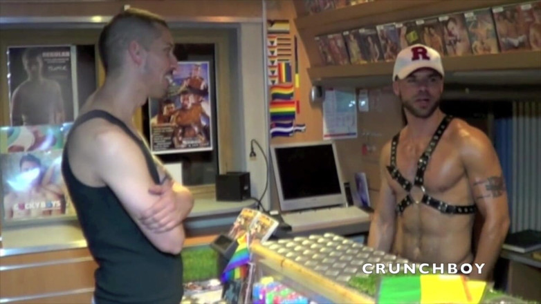 Crunch Boy: Mușchi heterosexuali futuți de Delta Kobra