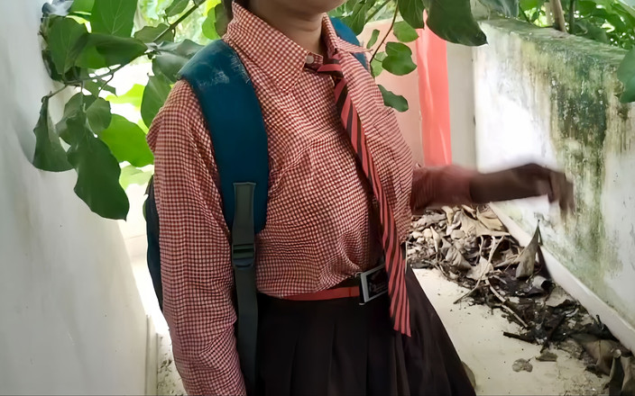 HotSihvani63: Desi Indian Teen College Girl Outdoor Sex Doggy Style, Beutiful...