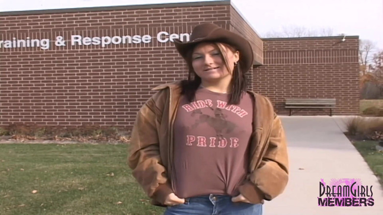 Dream Girls: Taşralı kız Iowa'da soyunuyor