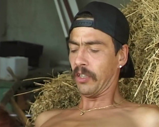 Vintage Climax: MILF bertetek besar berkongkek di luar rumah