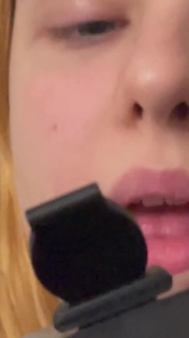 JuiceLussie: 자위하고 핑거링하는 핫한 십대