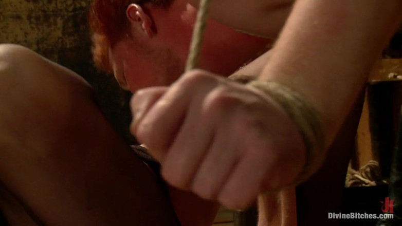 Divine Bitches by Kink: La divina schiava si scontra dal vivo