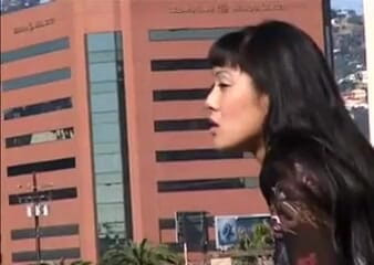 Outdoor pervs: O asiatică slabă ia la prelucrat o pulă grasă în cur
