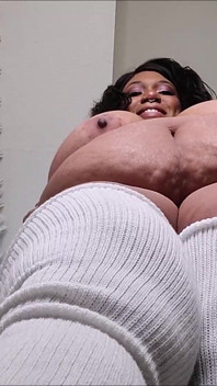 Giantess Fucks a Bus