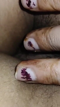 सौतेली बहन की में उंगली