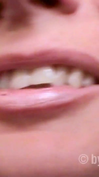 Une femme au foyer mature se fait baiser par la bite d’un inconnu