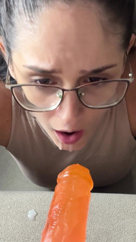 Gangbang 6 ejaculação - usada, preenchida e deixada pingando