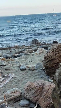# 2 meine muschi vor einem typen am strand blankziehen und er hilft mir beim squirting - es ist sehr riskant - Misscreamy