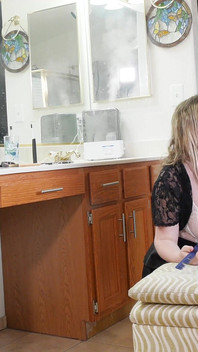 Ibu tiri lagi asik ngentot sambil siap-siap di kamar mandi