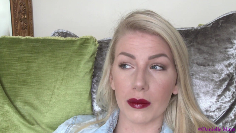 DanielleMaye: Lipstick Yawn