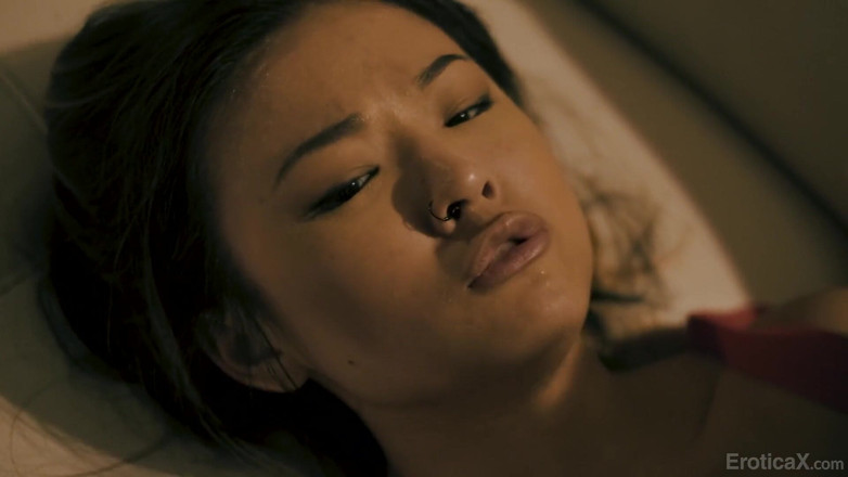Erotica X: Adorabile asiatica lulu Chu scopa nella notte di halloween- Eroticax
