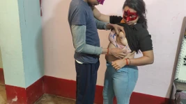 Futând curul mătușii vitrege însetate înainte de pizda ei